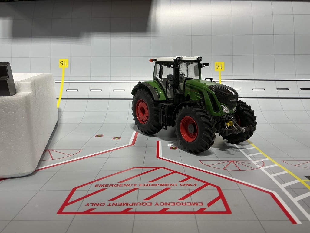 1/32 WIKING - FENDT 939 VARIO 2014 1ST EDITION { ANTENNA LOOSE, DISPALYED} image
