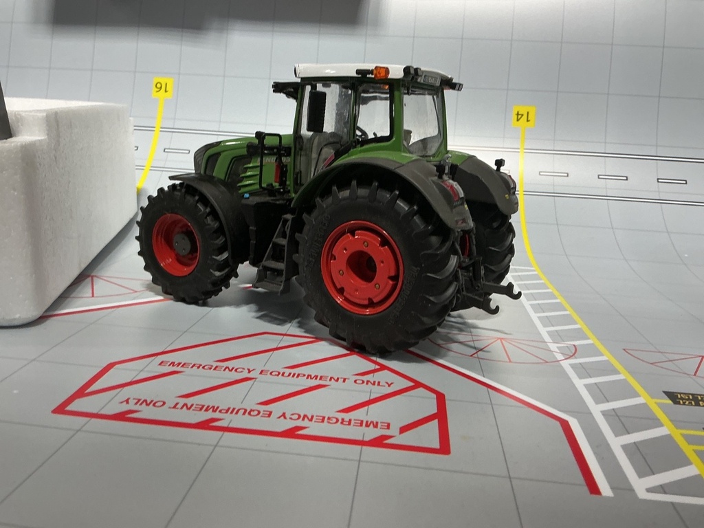 1/32 WIKING - FENDT 939 VARIO 2014 1ST EDITION { ANTENNA LOOSE, DISPALYED} image