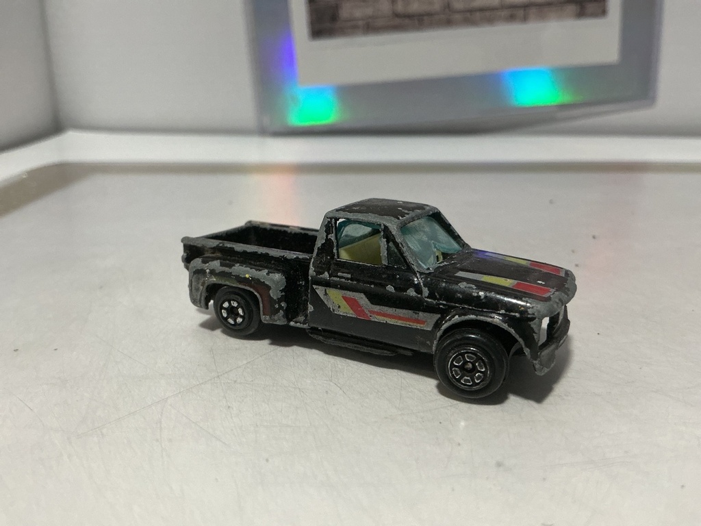 1/64 YATMING NO. 1700 CHEVROLET LUV STEPSIDE PICKUP TRUCK   - USED/DAMAGED image