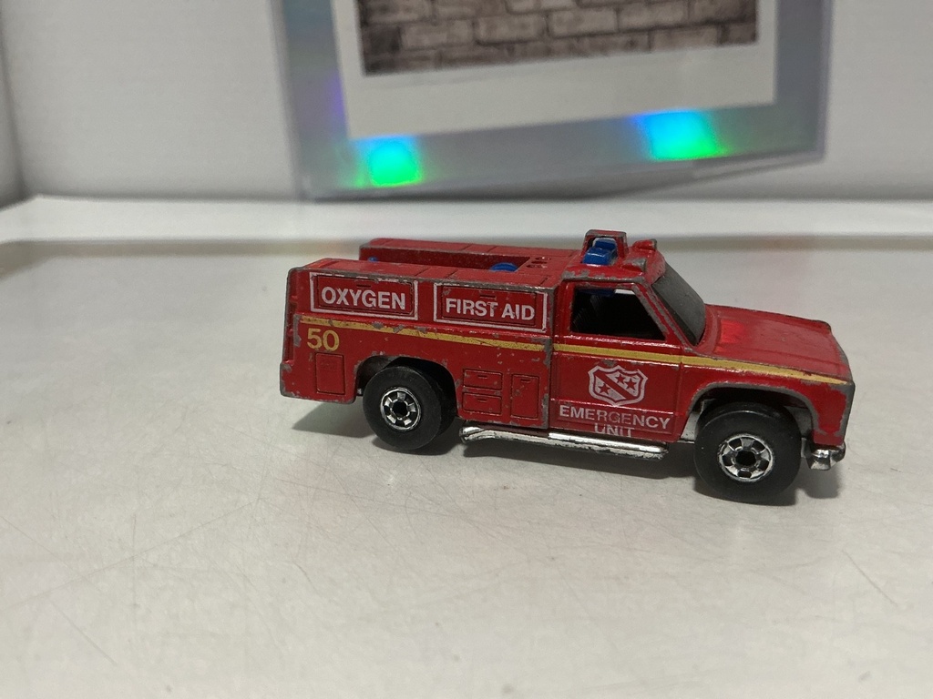 1/64 HOTWHEELS MATTEL 1974 EMERGENCY UNIT - USED image