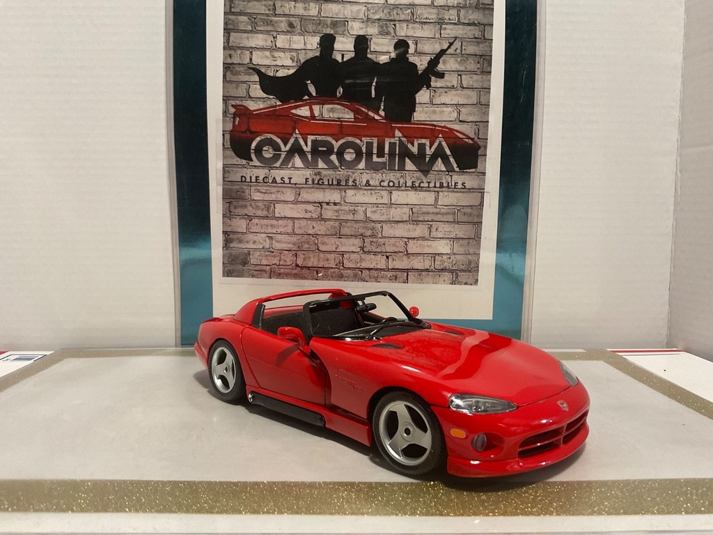 1/18: BURAGO ITALY 1992 DODGE VIPER RT/10 RED ON GRAY *JUNKYARD PARTS CAR* image