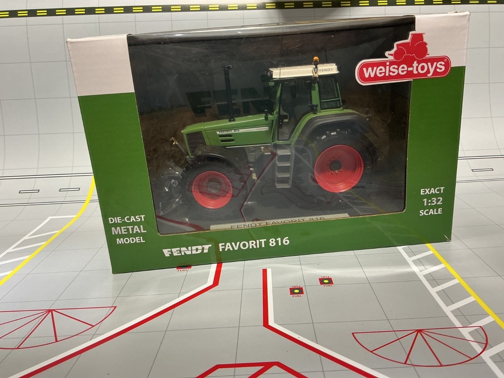 1/32 WEISE TOYS AGCO  - FENDT FAVORIT  816 TRACTOR   { DISPLAYED} image