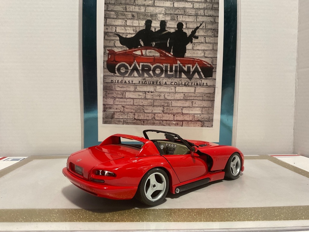 1/18: BURAGO ITALY 1992 DODGE VIPER RT/10 RED ON GRAY *JUNKYARD PARTS CAR* image