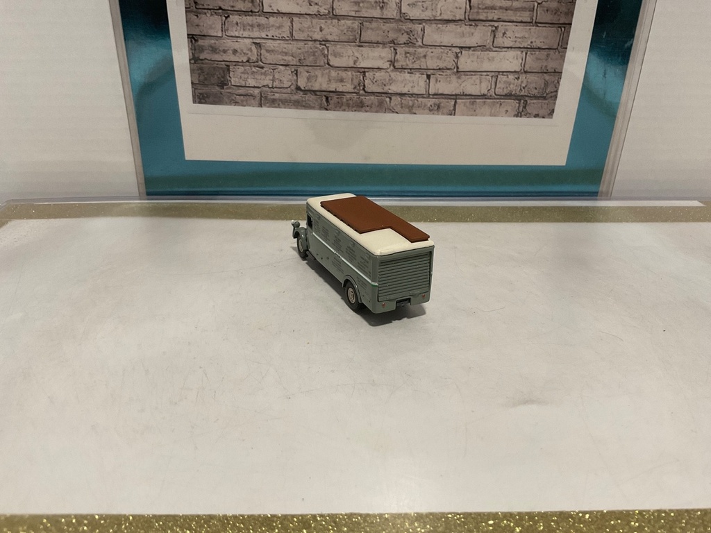 1/87: BUBMOBILE BUSSING VAN image