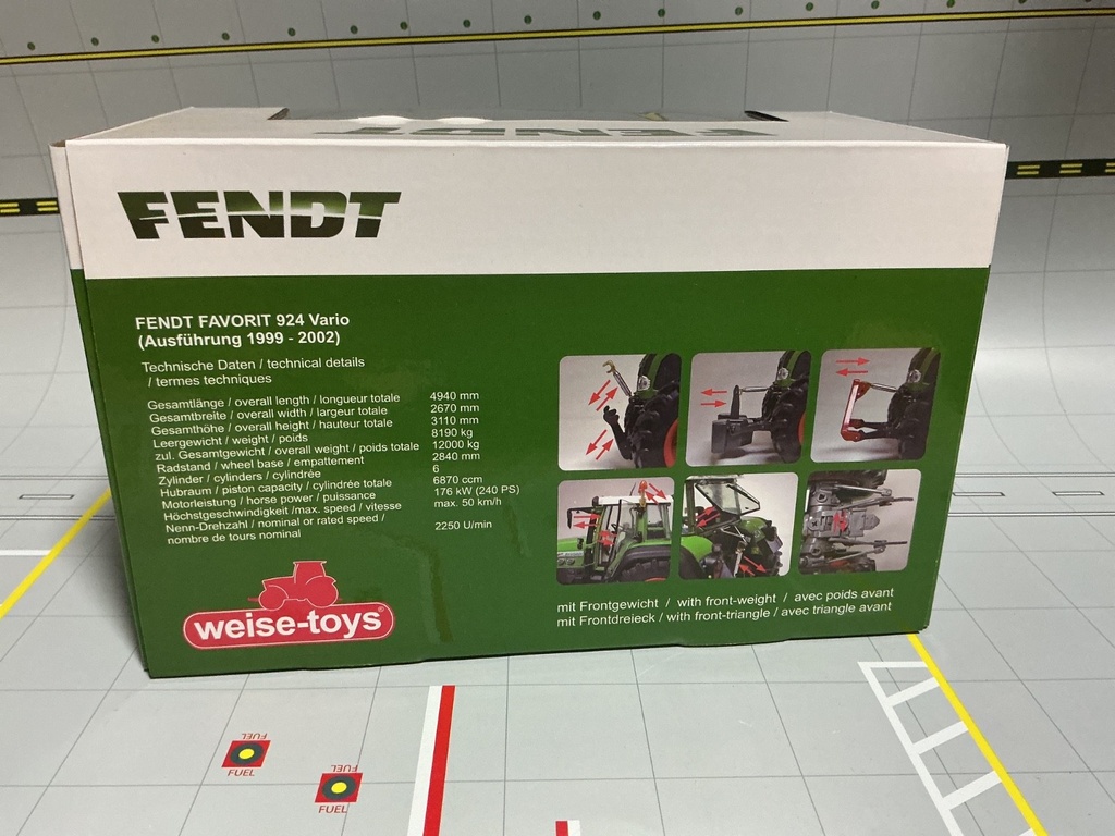 1/32 WEISE TOYS AGCO  - FENDT FAVORIT  924 VARIO TRACTOR   { DISPLAYED} image