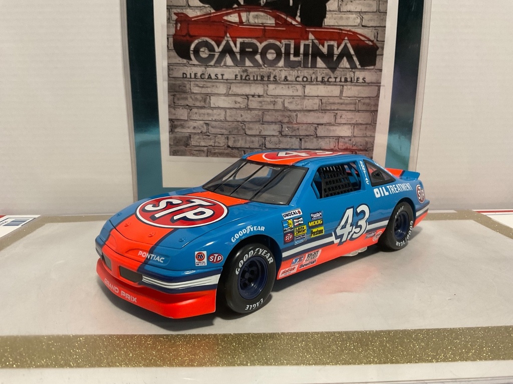 1/18: ERTL NASCAR RICHARD PETTY #43 STP PONTIAC image