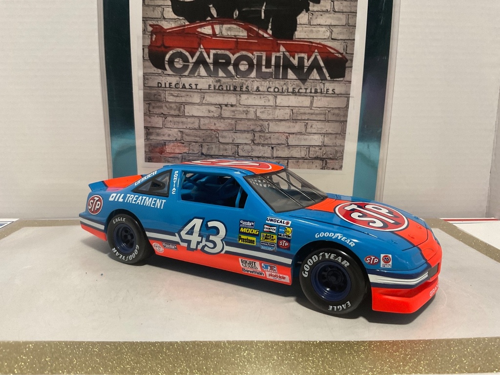 1/18: ERTL NASCAR RICHARD PETTY #43 STP PONTIAC image