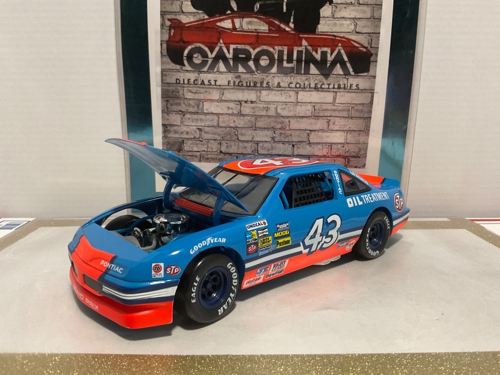 1/18: ERTL NASCAR RICHARD PETTY #43 STP PONTIAC image