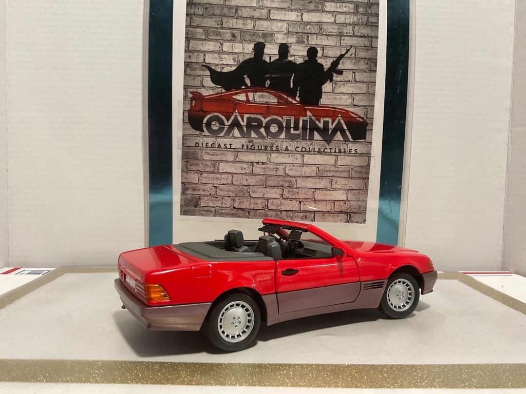 1/18: ROAD TOUGH MERCEDES BENZ 500SL RED ON GRAY *MINOR PAINT RASH* image
