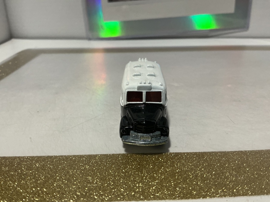 TOMICA 1/110 ISUZU BONNET BUS image