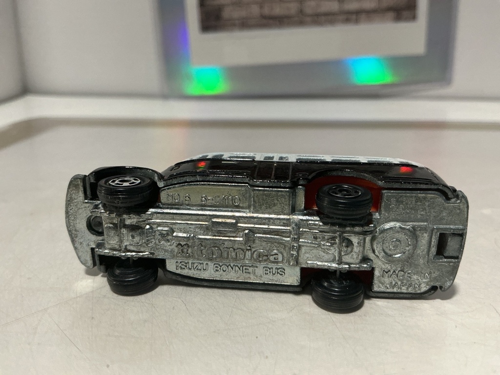 TOMICA 1/110 ISUZU BONNET BUS image