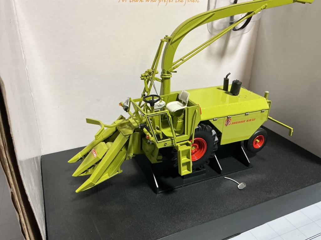 1/32 UNIVERSAL HOBBIES CLAAS JAGUAR  650SF {DISPLAYED,LOOSE IN BOX } MIRROR OFF image