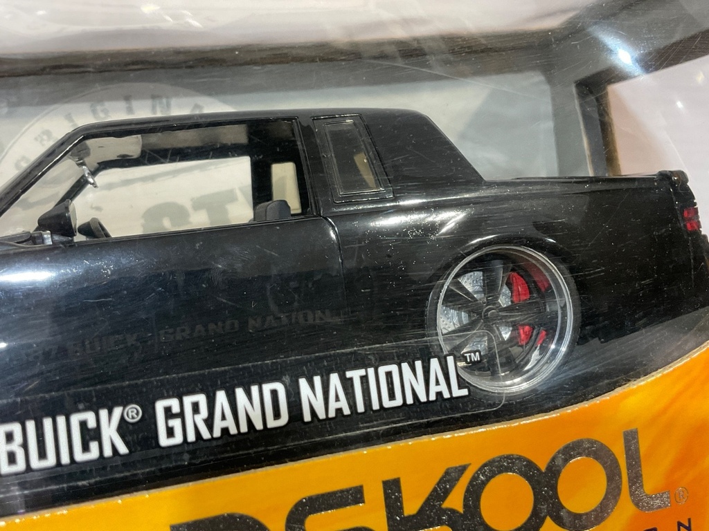 1:18 JADA TOYS DUB CITY (DISPLAYED) 1987 BUICK GRAND NATIONAL *BUBBLE ON PAINT image
