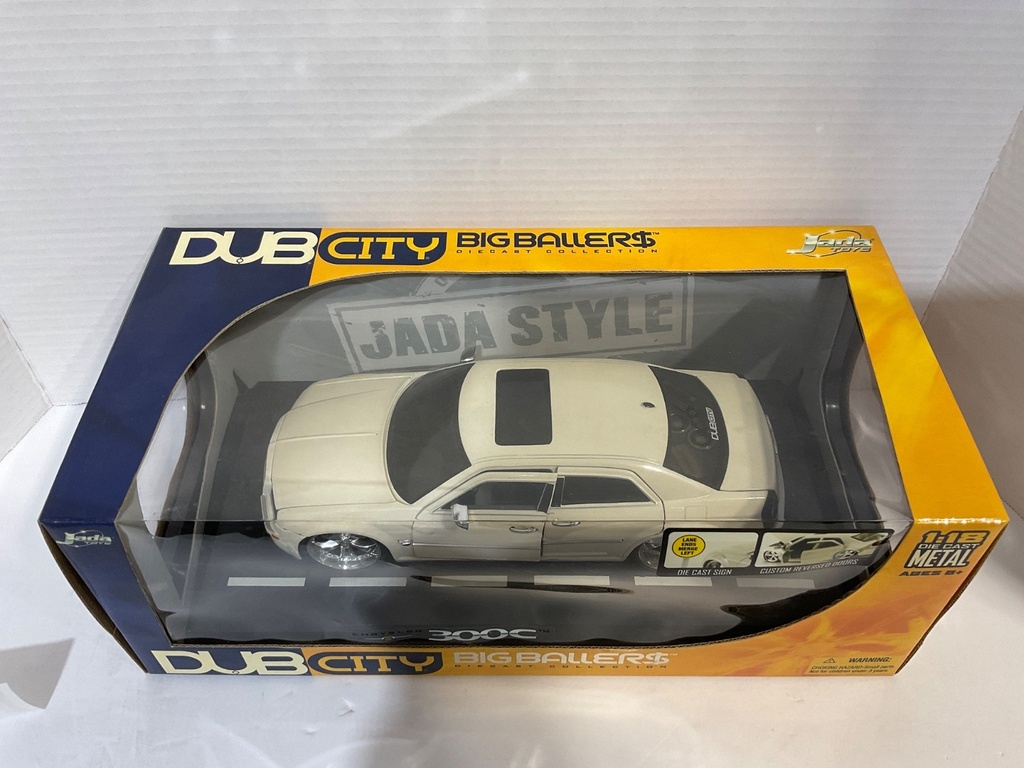 1:18 JADA TOYS DUB CITY (DISPLAYED) CHRYSLER 300C CREAM ON GREY image