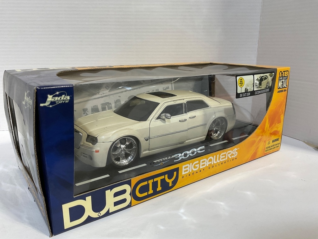 1:18 JADA TOYS DUB CITY (DISPLAYED) CHRYSLER 300C CREAM ON GREY image
