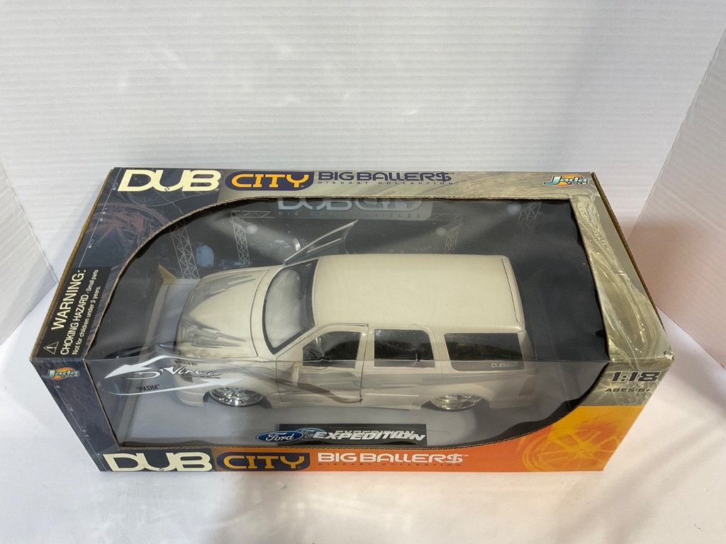 1:18 JADA TOYS DUB CITY (DISPLAYED) FORD EXPEDITION WHITE/GREY ON GREY image