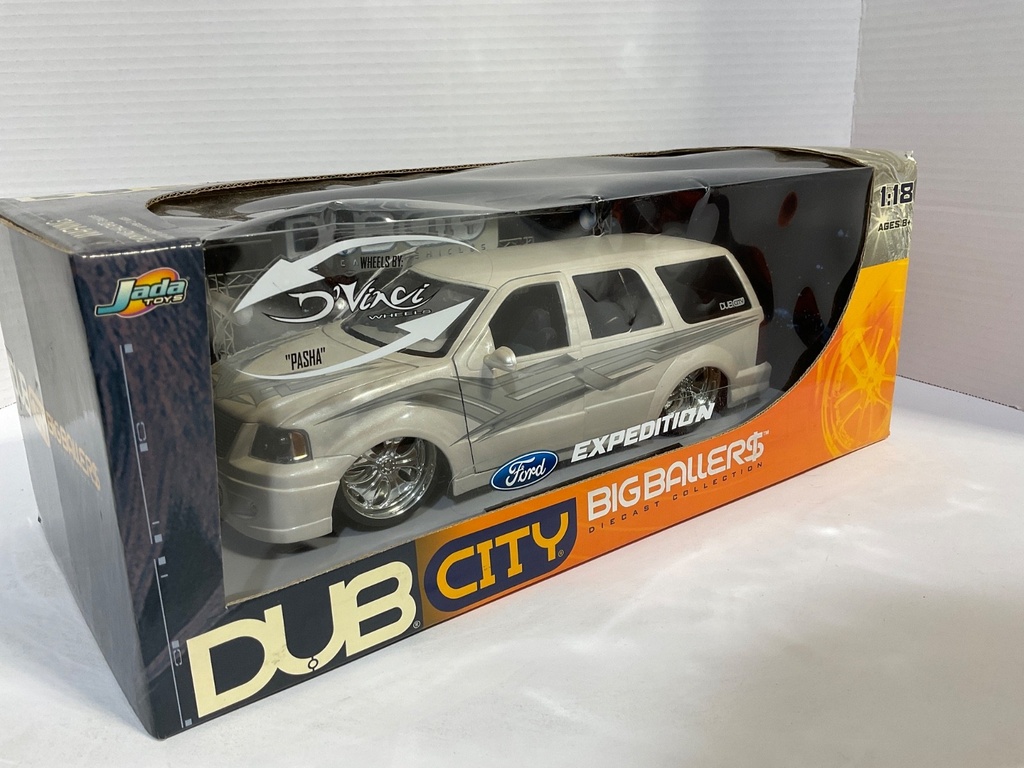 1:18 JADA TOYS DUB CITY (DISPLAYED) FORD EXPEDITION WHITE/GREY ON GREY image