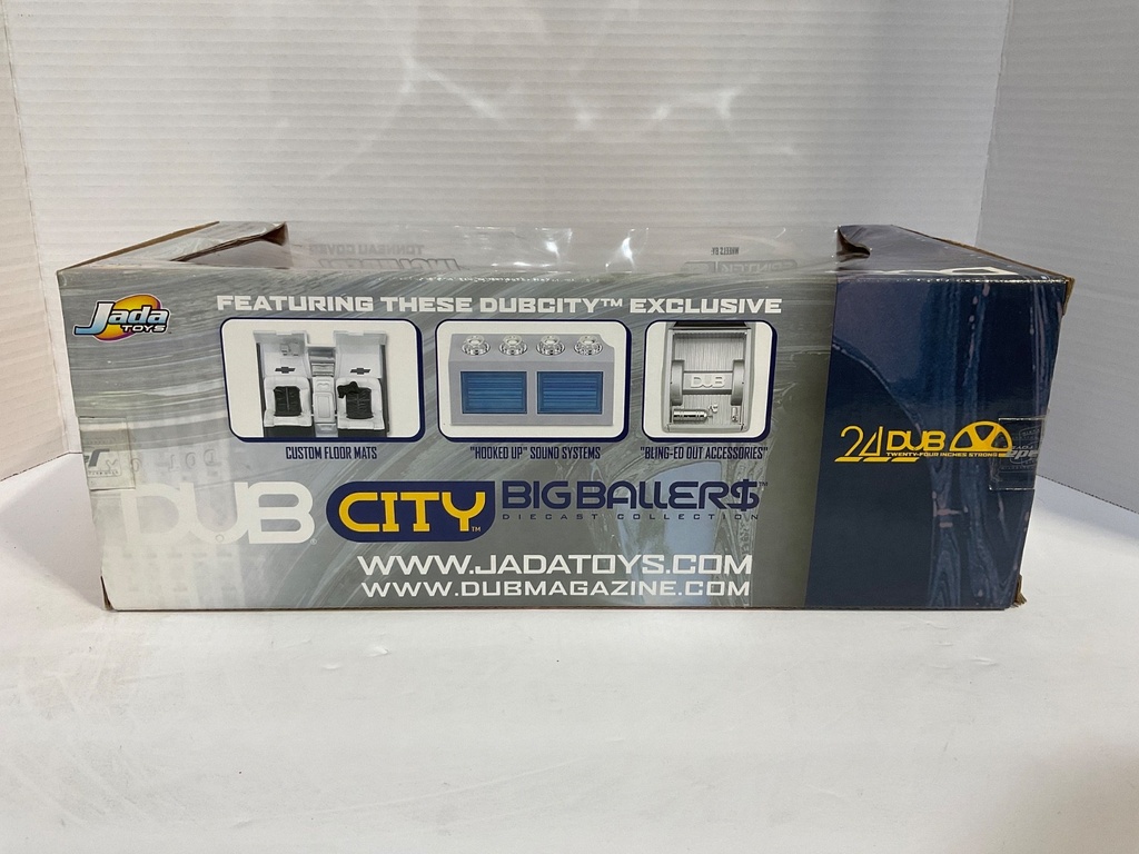 1:18 JADA TOYS DUB CITY (DISPLAYED) CHEVROLET SILVERADO RED ON CREAM image