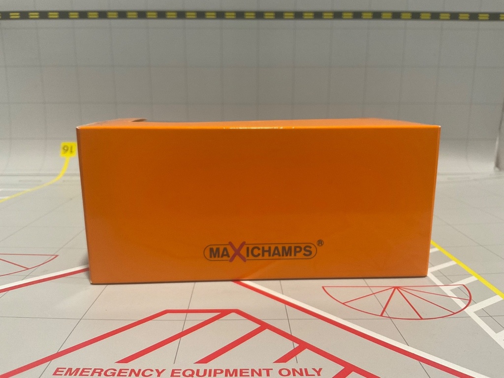 1:43 MAXICHAMPS MCLAREN 12C 2011 YELLOW image