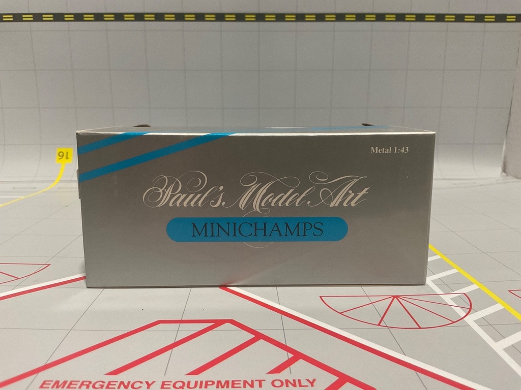1:43 MINICHAMPS VW DELIVERY VAN GREEN image