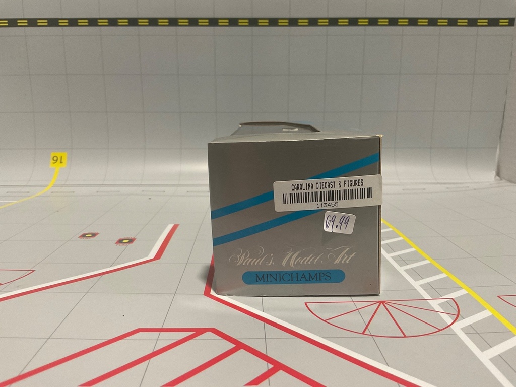 1:43 MINICHAMPS VW DELIVERY VAN GREEN image