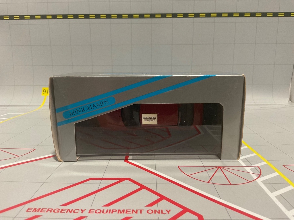 1:43 MINICHAMPS MERCEDES C 180 “ESPRIT” IMPERIAL RED image