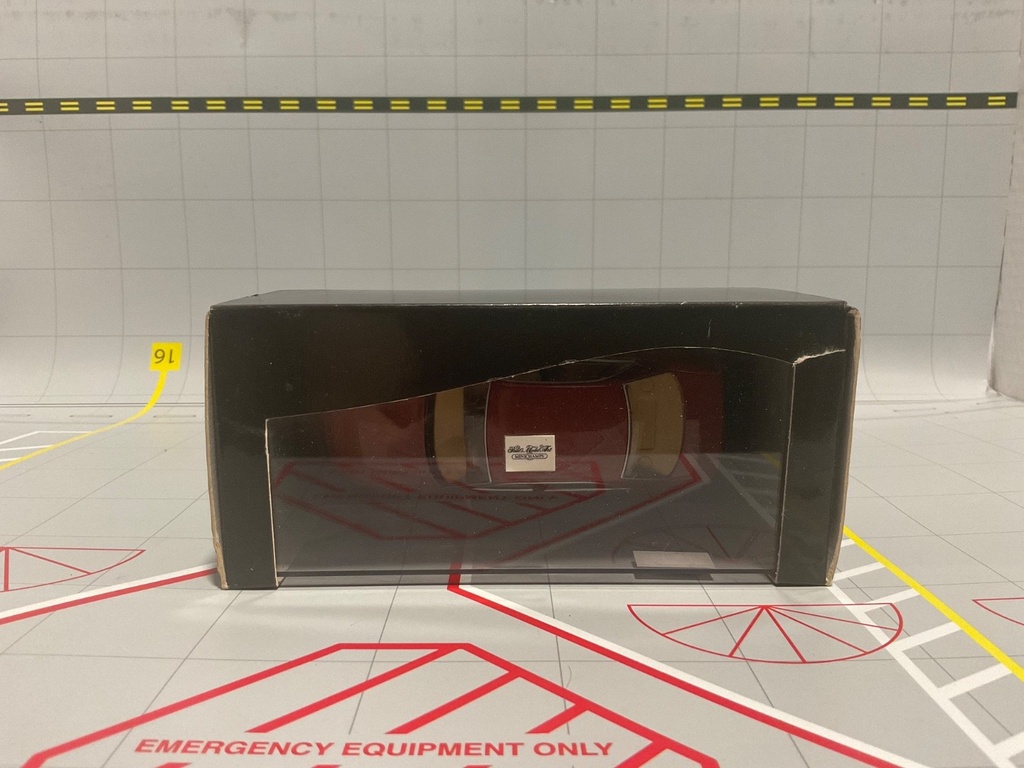 1:43 MINICHAMPS AUDI A8 ISIS RED image