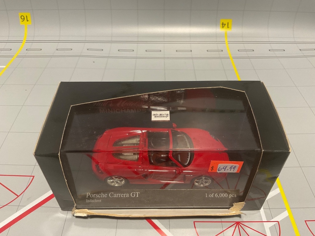 1:43 MINICHAMPS PORSCHE CARRERA GT 2003 RED image