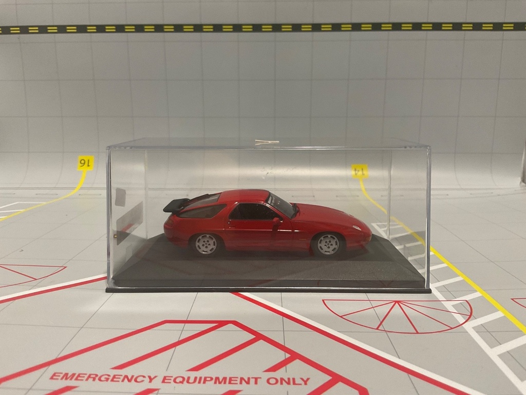 1:43 MINICHAMPS PORSCHE 928 S4 INDISCHROT RED image
