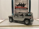 1/18: MAISTO HUMMER H2 SILVER ON GREY (MISSING ANTENNA) image