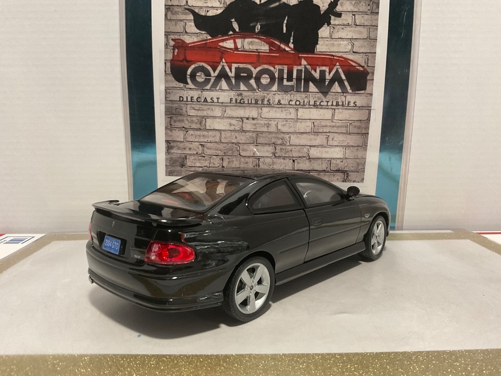 1/18: RACING CHAMPIONS ZOO4 PONTIAC GTO BLACK ON RED image