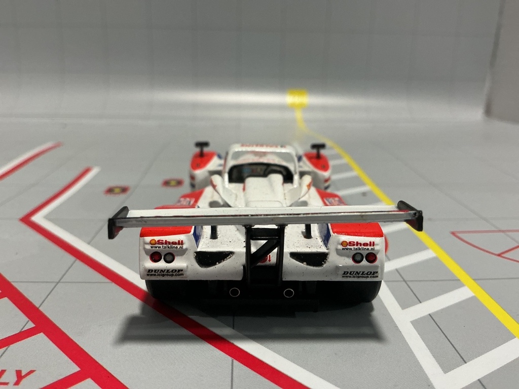 1:43 SPARK LOLA B2K/10 #20 TALKLINE LE MANS 2000 *MINOR PAINT RASH image
