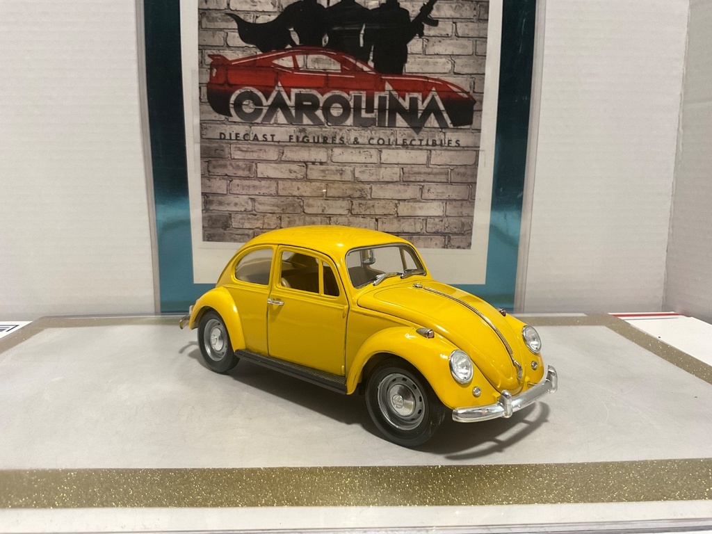 1/18: ROAD TOUGH 1967 VOLKSWAGEN BEETLE YELLOW ON TAN image
