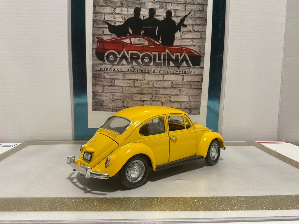 1/18: ROAD TOUGH 1967 VOLKSWAGEN BEETLE YELLOW ON TAN image