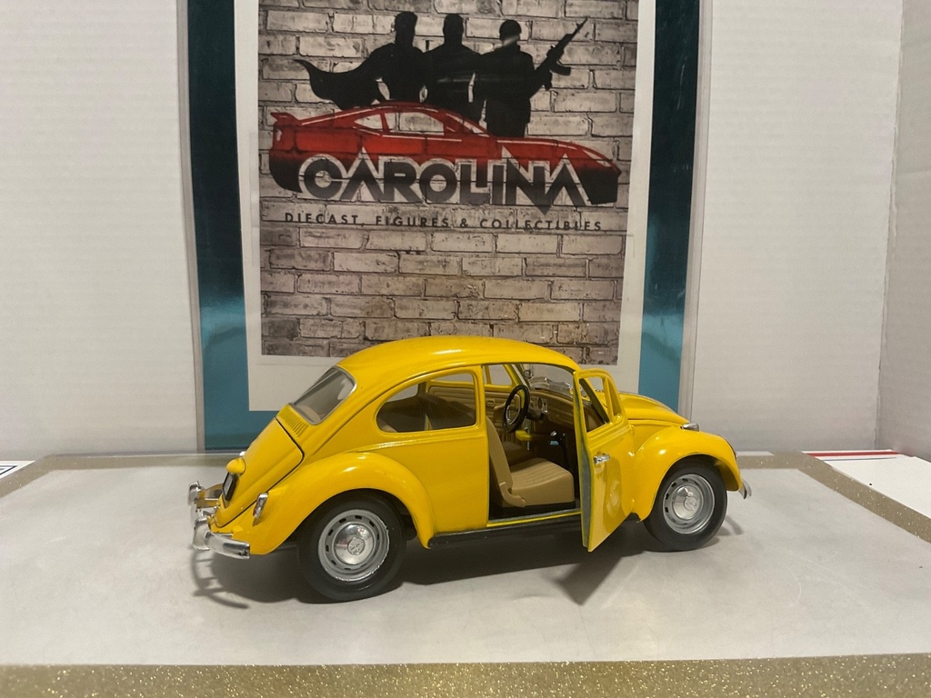 1/18: ROAD TOUGH 1967 VOLKSWAGEN BEETLE YELLOW ON TAN image