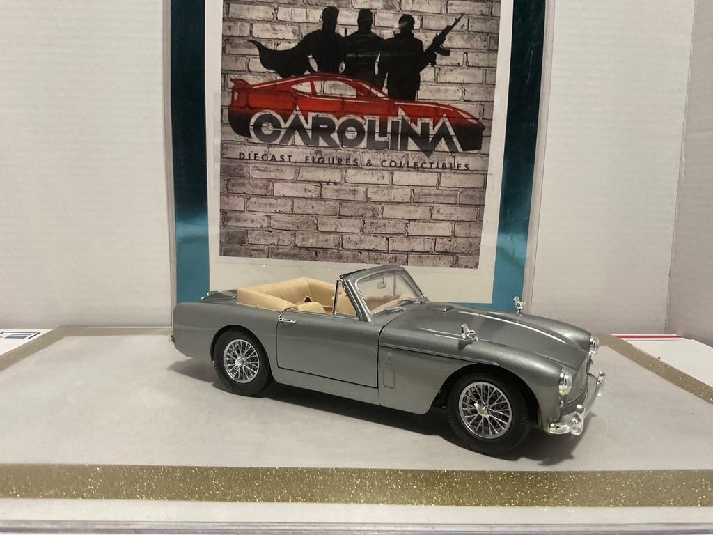1/18: ROAD SIGNATURE 1958 ASTON MARTIN DB2/4 SILVER ON TAN image