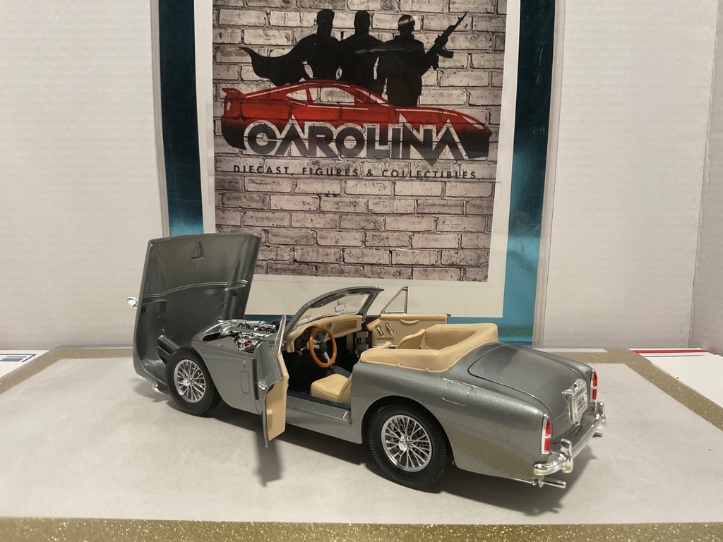 1/18: ROAD SIGNATURE 1958 ASTON MARTIN DB2/4 SILVER ON TAN image