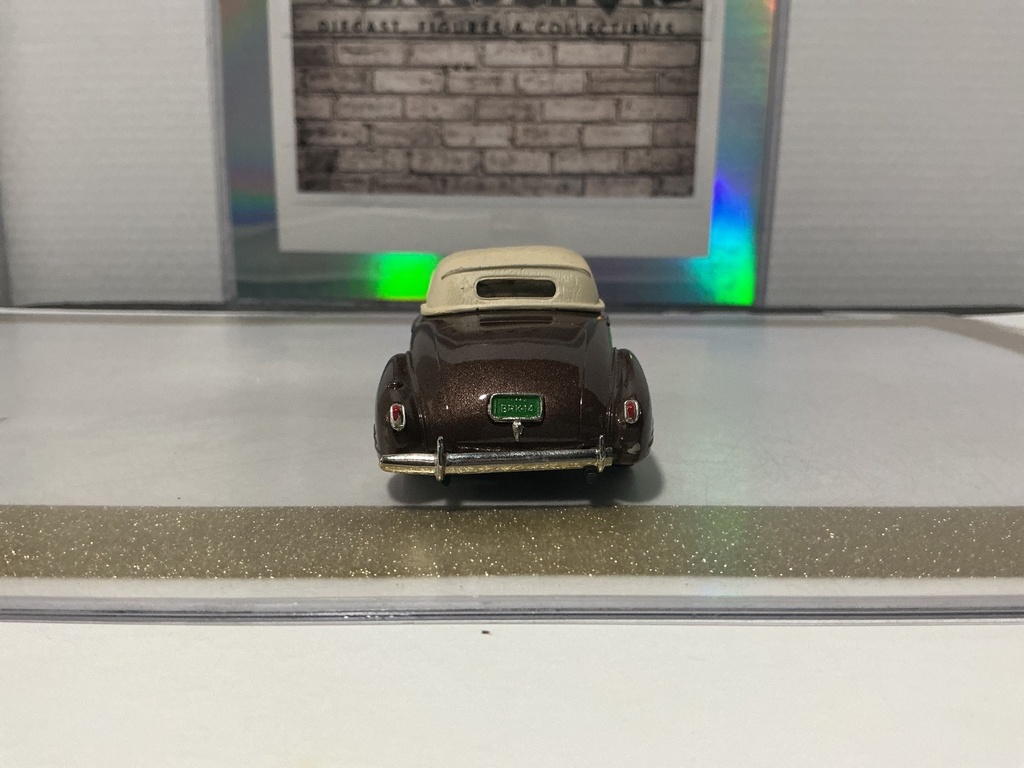 1/43 BROOKLIN MODELS #14 1940 BROWN CADILLAC V16 CONVERTIBLE WITH TAN TOP image