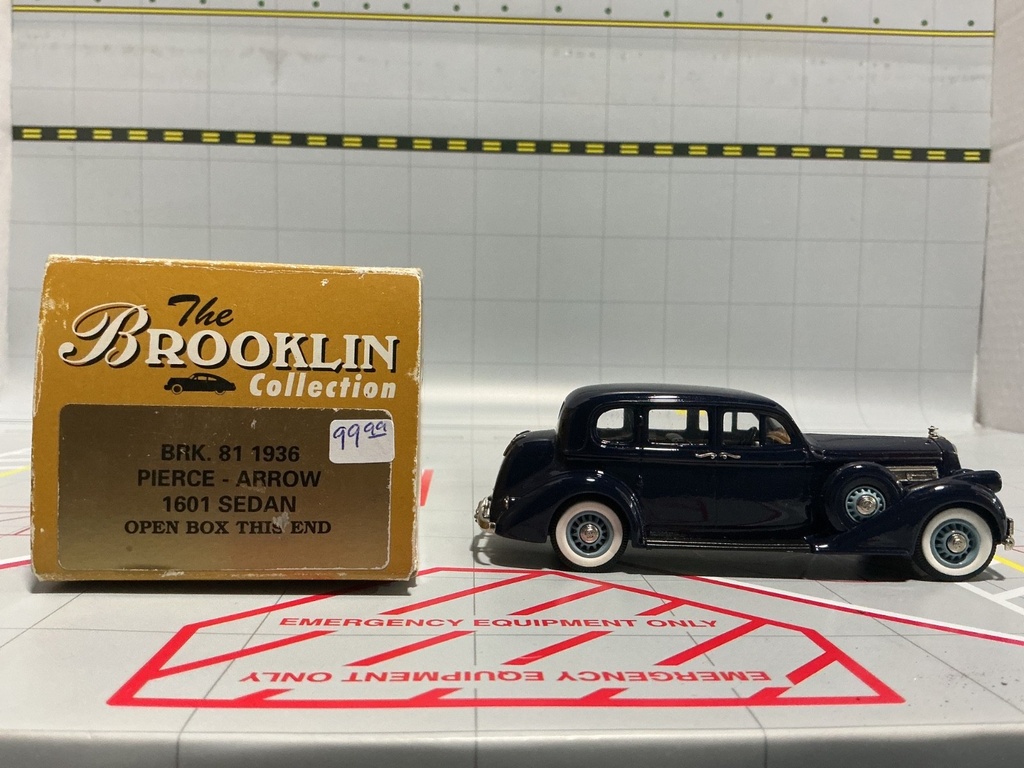 1:43 BROOKLIN MODELS 1936 PIERCE ARROW 1601 SEDAN DARK BLUE *MISSING TAILLIGHT image