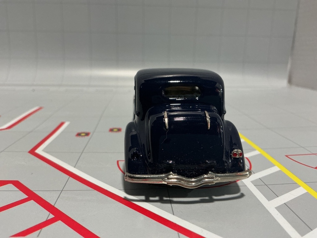 1:43 BROOKLIN MODELS 1936 PIERCE ARROW 1601 SEDAN DARK BLUE *MISSING TAILLIGHT image