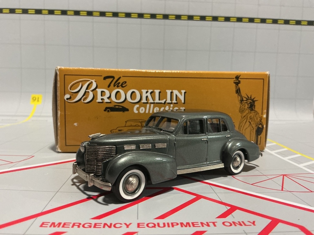 1:43 BROOKLIN MODELS CADILLAC 60 SPECIAL *MISSING FRONT LIGHT & TAILLIGHTS image