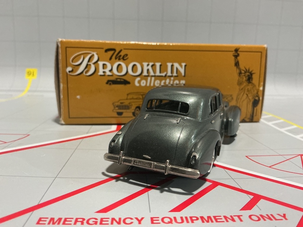 1:43 BROOKLIN MODELS CADILLAC 60 SPECIAL *MISSING FRONT LIGHT & TAILLIGHTS image