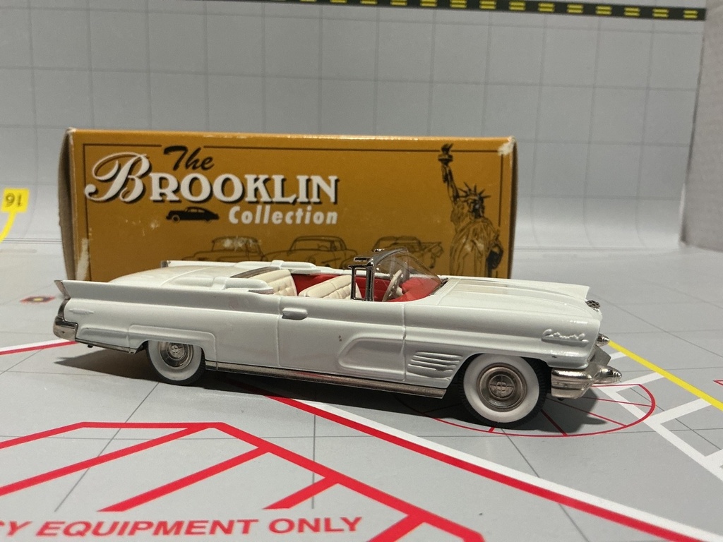 1:43 BROOKLIN MODELS 1960 LINCOLN CONTINENTAL FACTORY SPECIAL image