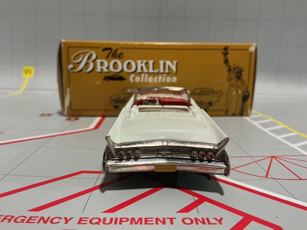 1:43 BROOKLIN MODELS 1960 LINCOLN CONTINENTAL FACTORY SPECIAL image