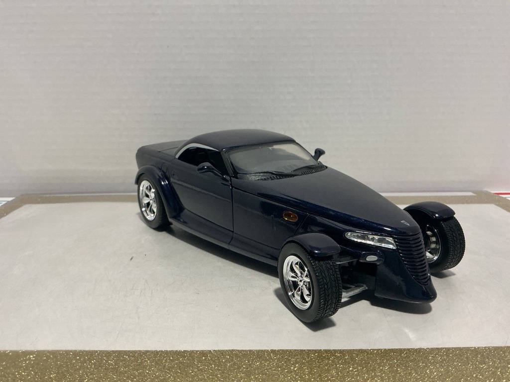 1/18: MOTOR MAX CHRYSLER HOWLER CONCEPT PURPLE ON BLACK image
