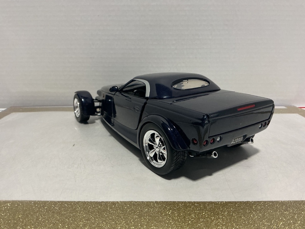 1/18: MOTOR MAX CHRYSLER HOWLER CONCEPT PURPLE ON BLACK image