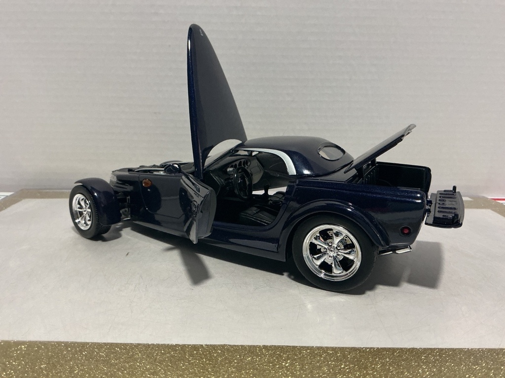 1/18: MOTOR MAX CHRYSLER HOWLER CONCEPT PURPLE ON BLACK image
