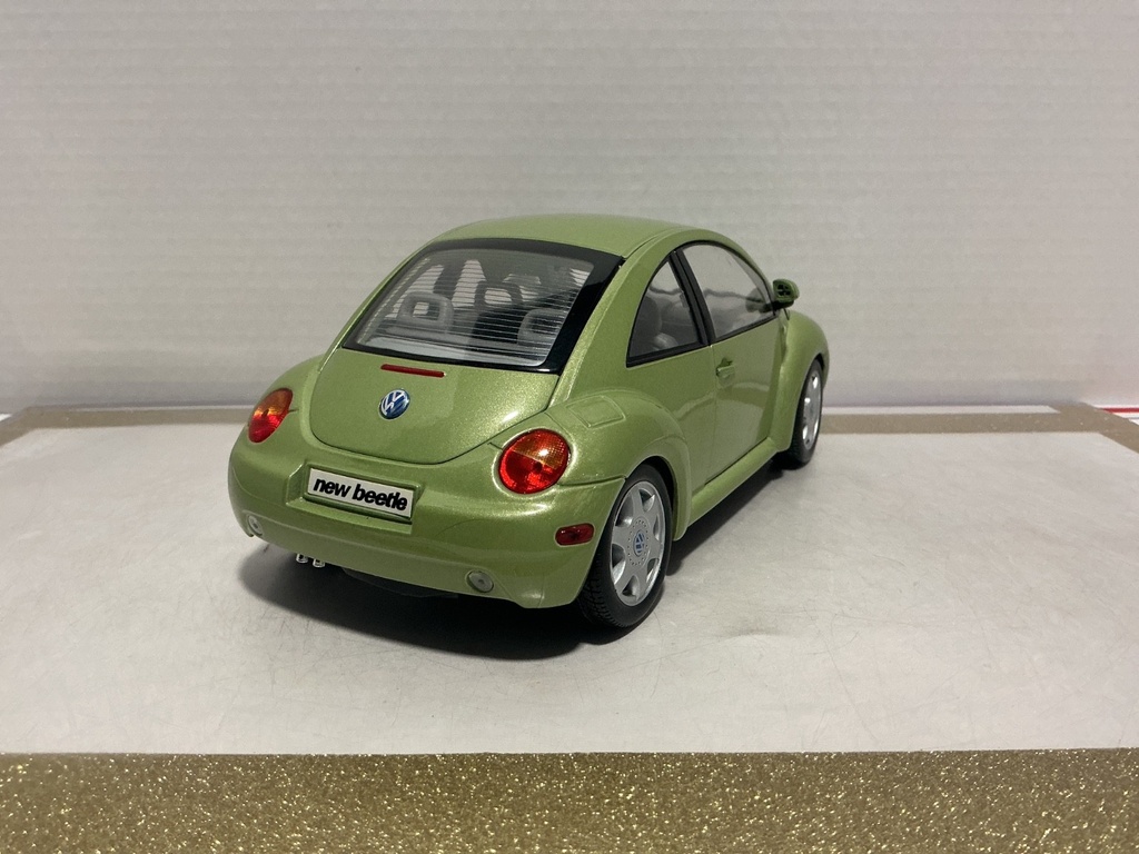 1/18: MAISTO 1951 VOLKSWAGEN CABRIOLET BLUE ON TAN image