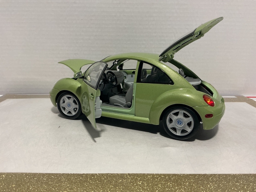 1/18: MAISTO 1951 VOLKSWAGEN CABRIOLET BLUE ON TAN image