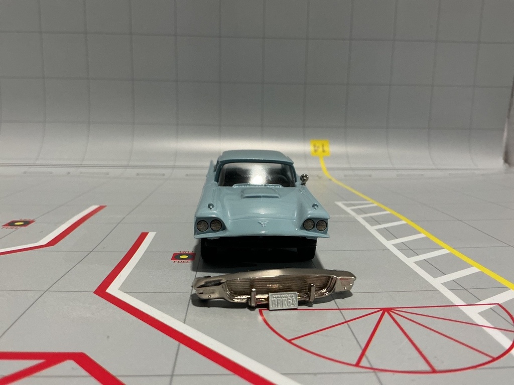 1:43 BROOKLIN MODELS BRK 64 1959 FORD THUNDERBIRD [BUMPER NEEDS REATTACHMENT) image